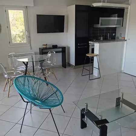 44m2, Terrasse 17m2, Calme Et Verdoyant Daire
